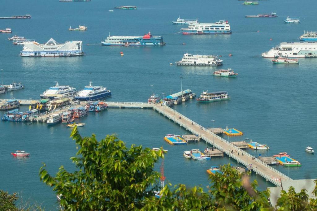 P.72 Hotel Pattaya Exterior foto
