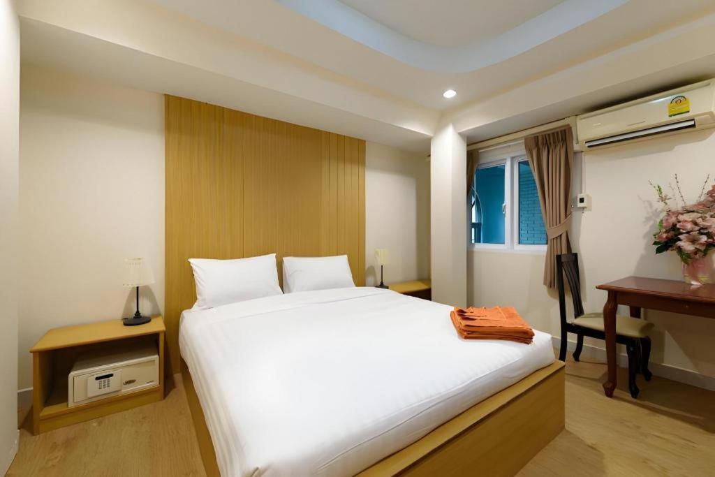 P.72 Hotel Pattaya Exterior foto